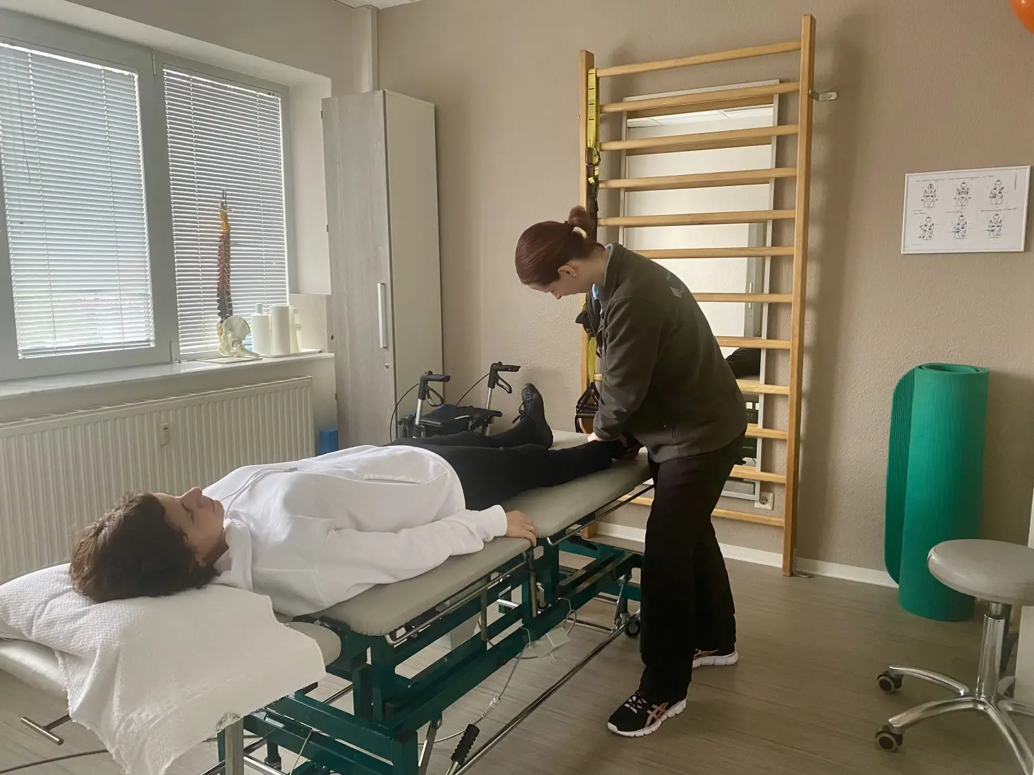 Physiotherapeutin, die Physiotherapie durch Praxis für Physiotherapie - Anke Rautenhaus-Rodewald durchführt