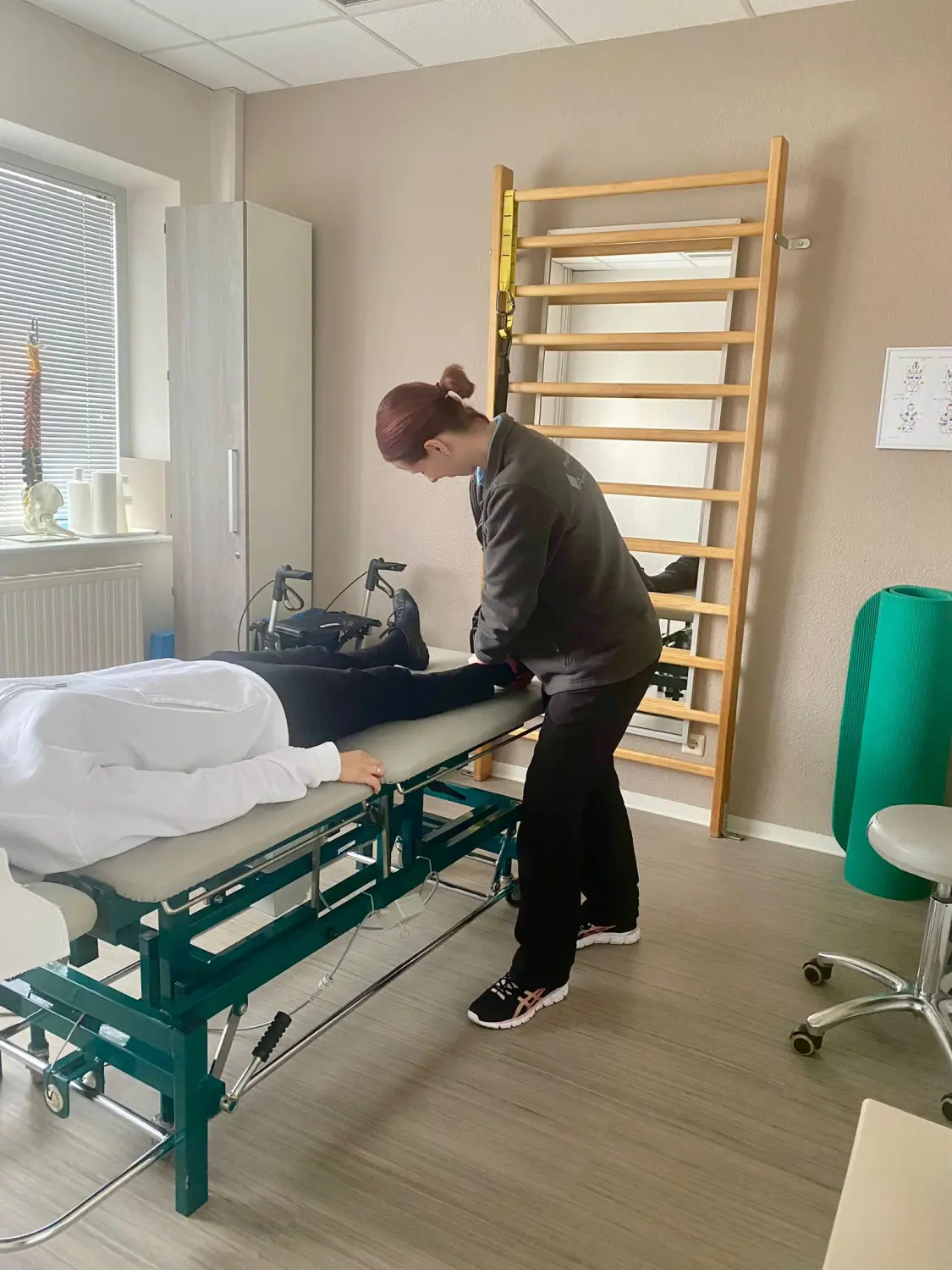 Physiotherapeutin, die Physiotherapie durch Praxis für Physiotherapie - Anke Rautenhaus-Rodewald durchführt